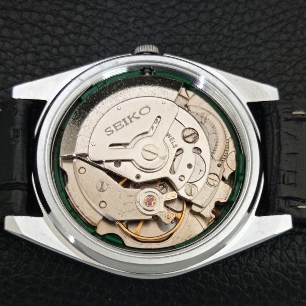 Vintage 1982 Seiko Automatic Mens Silver Watch W/daydate & Green accents - Picture 10 of 10
